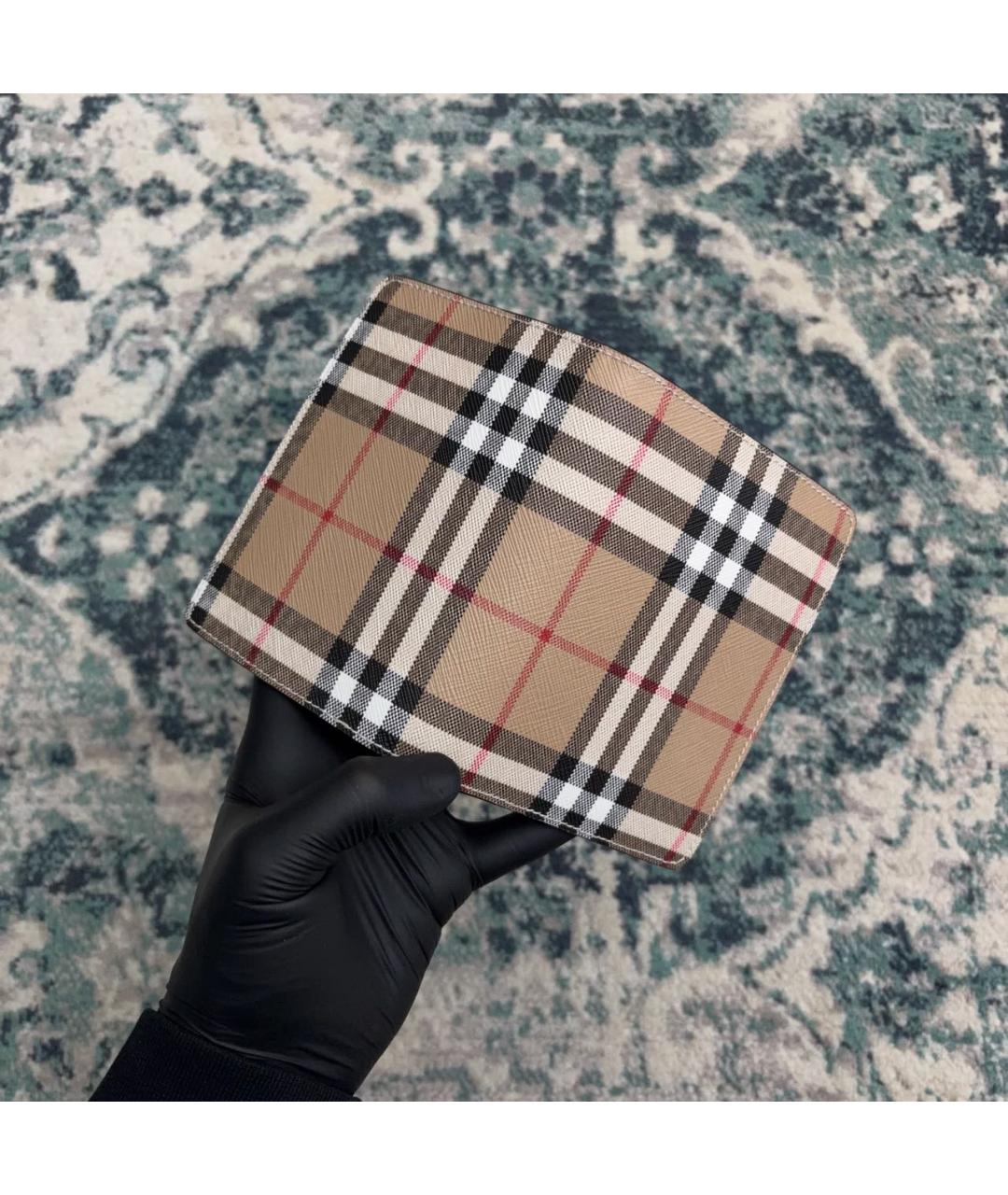 BURBERRY Бежевый кожаный кардхолдер, фото 4