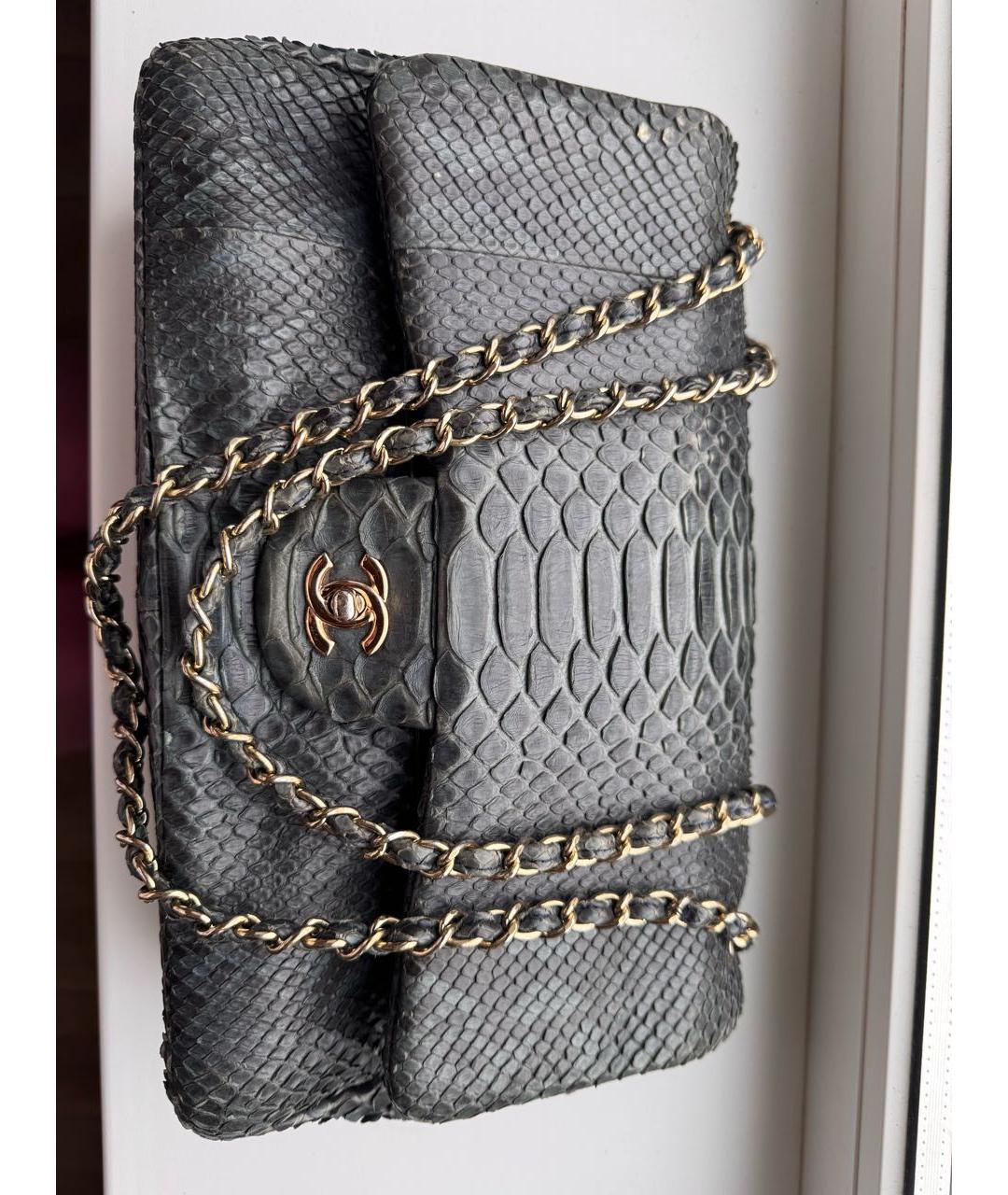 CHANEL Темно-синяя кожаная сумка с короткими ручками, фото 4