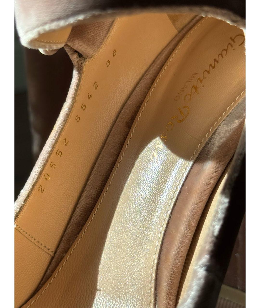 GIANVITO ROSSI Розовые бархатные туфли, фото 5
