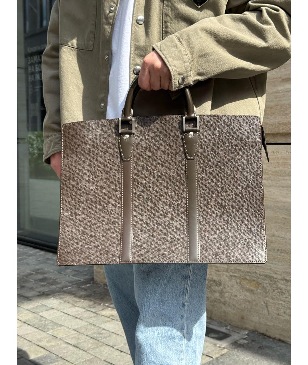 LOUIS VUITTON Коричневый кожаный портфель, фото 7