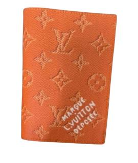 LOUIS VUITTON Обложка/футляр