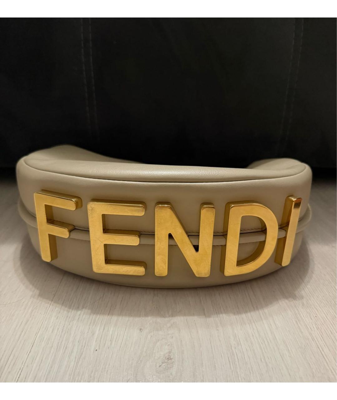FENDI Бежевая кожаная сумка с короткими ручками, фото 5