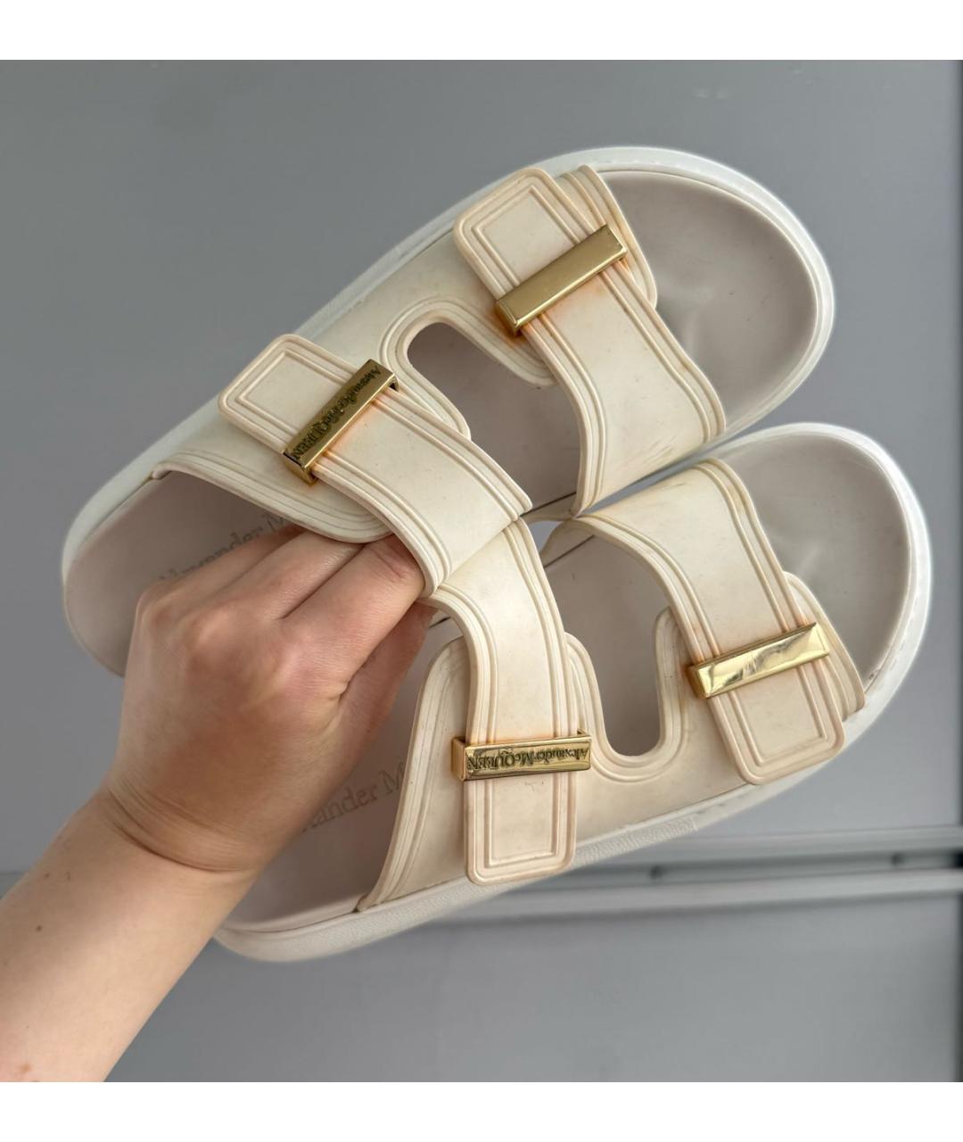 ALEXANDER MCQUEEN Белые резиновые сандалии, фото 2