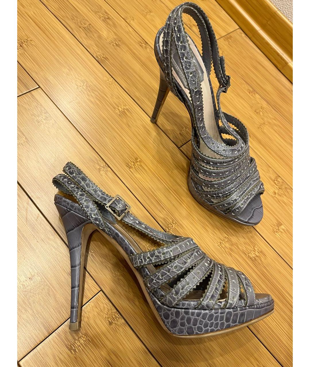 CHRISTIAN DIOR Серые кожаные босоножки, фото 2