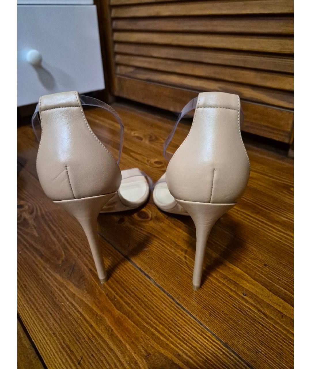 STUART WEITZMAN Бежевые кожаные босоножки, фото 4
