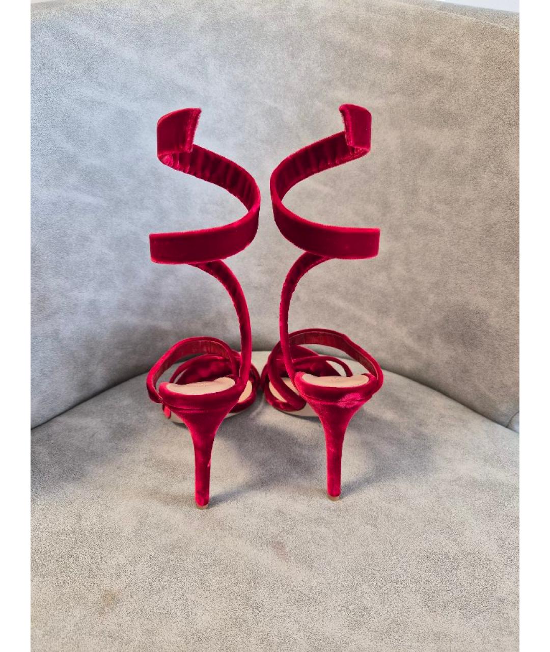 GIANVITO ROSSI Красные бархатные босоножки, фото 4