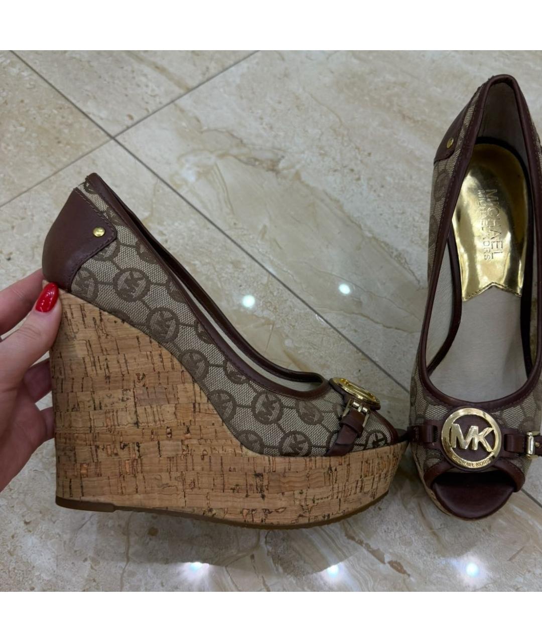 MICHAEL MICHAEL KORS Коричневые текстильные босоножки, фото 5
