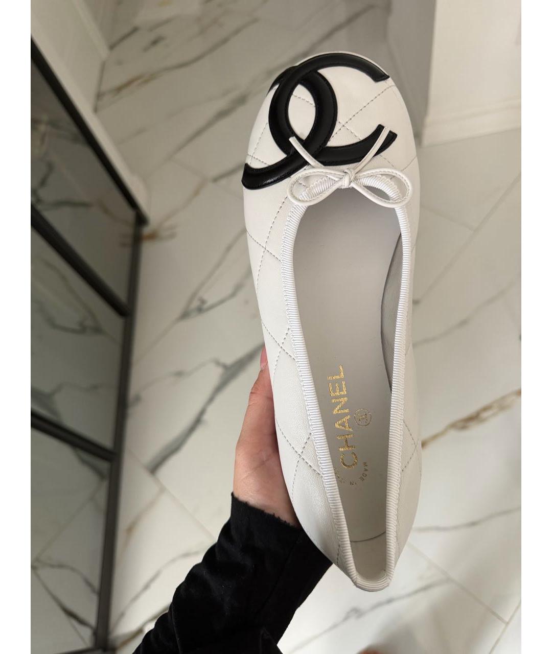 CHANEL Белые кожаные балетки, фото 3