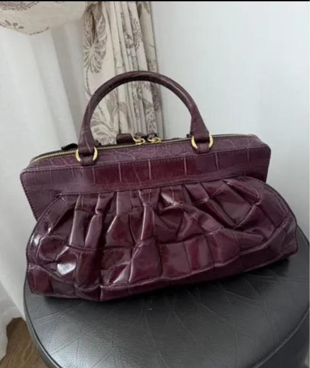 VERSACE Фиолетовая сумка с короткими ручками из экзотической кожи, фото 3
