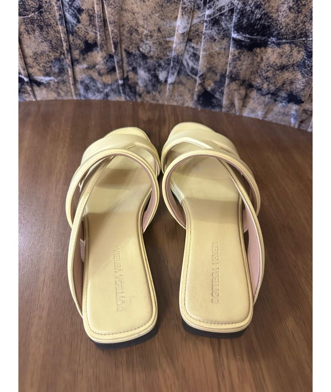 BOTTEGA VENETA Желтые кожаные мюли, фото 4