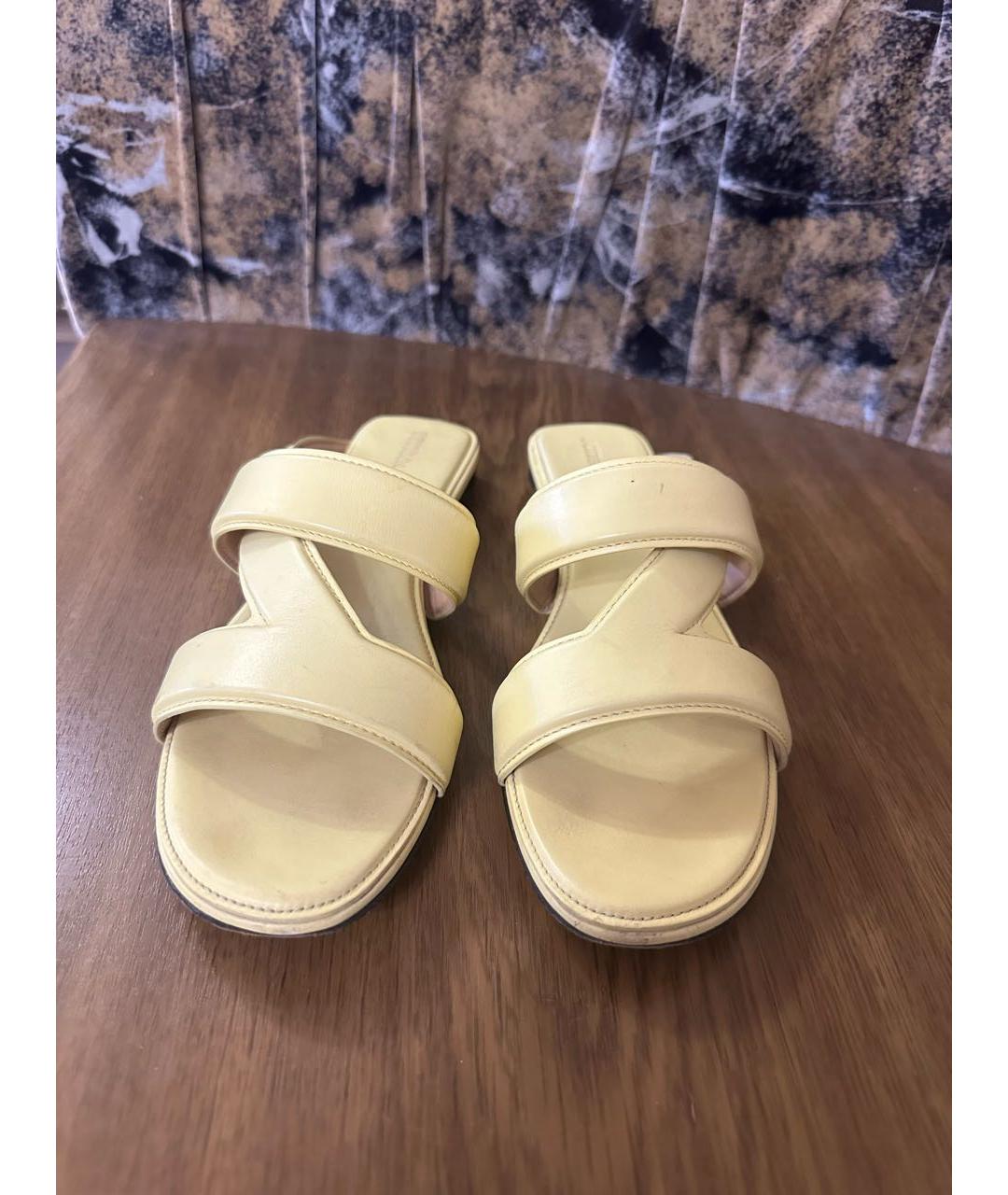 BOTTEGA VENETA Желтые кожаные мюли, фото 2