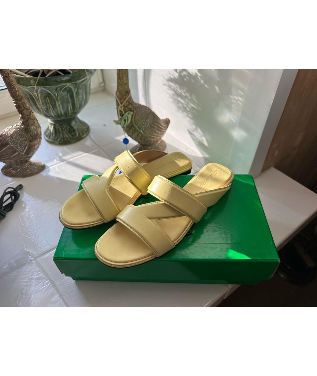 BOTTEGA VENETA Желтые кожаные мюли, фото 9