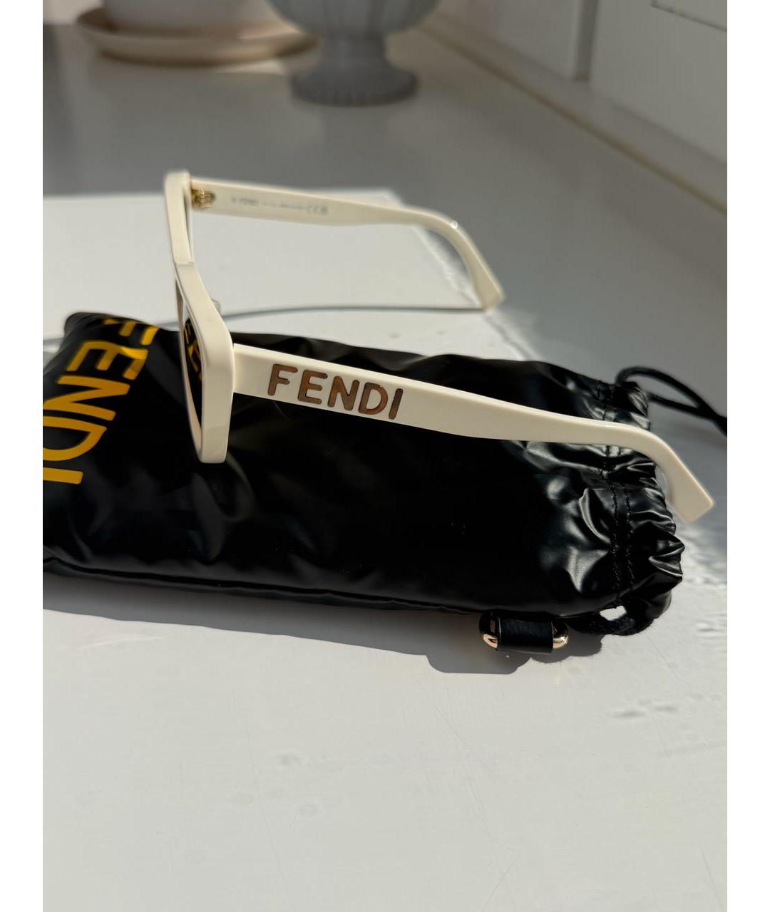 FENDI Белые пластиковые солнцезащитные очки, фото 2