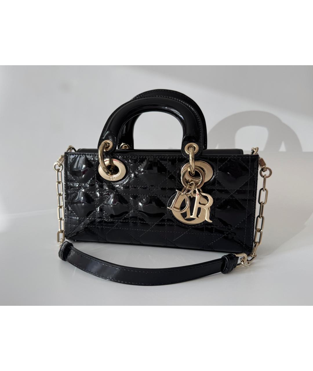 CHRISTIAN DIOR Черная сумка с короткими ручками из лакированной кожи, фото 9