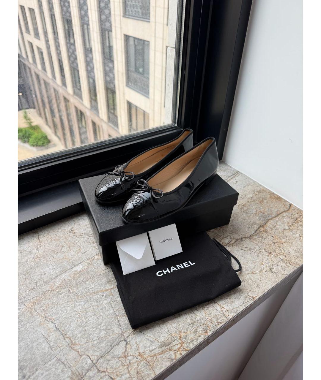 CHANEL Черные балетки из лакированной кожи, фото 8