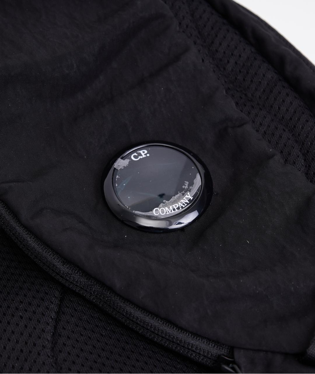 CP COMPANY Черная синтетическая сумка на плечо, фото 3