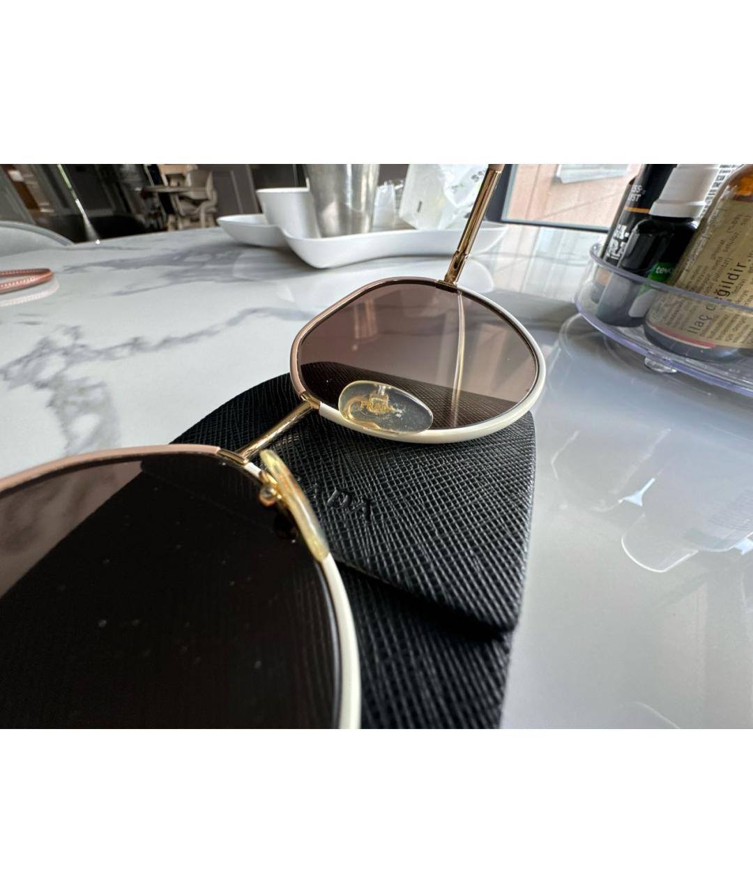 PRADA Бежевые пластиковые солнцезащитные очки, фото 7
