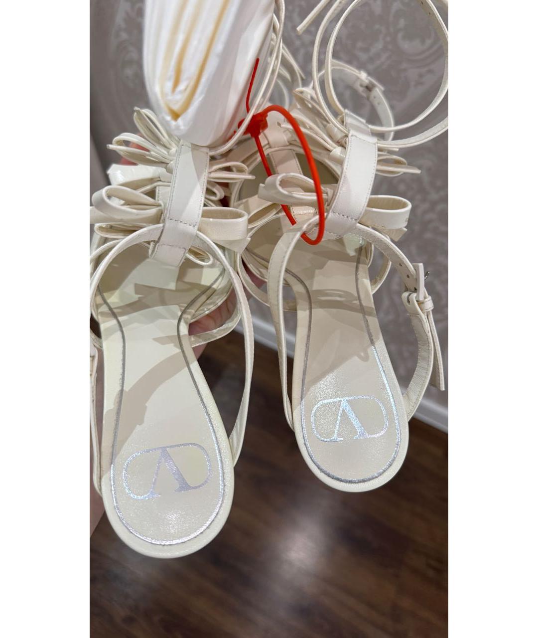 VALENTINO Белые кожаные босоножки, фото 4