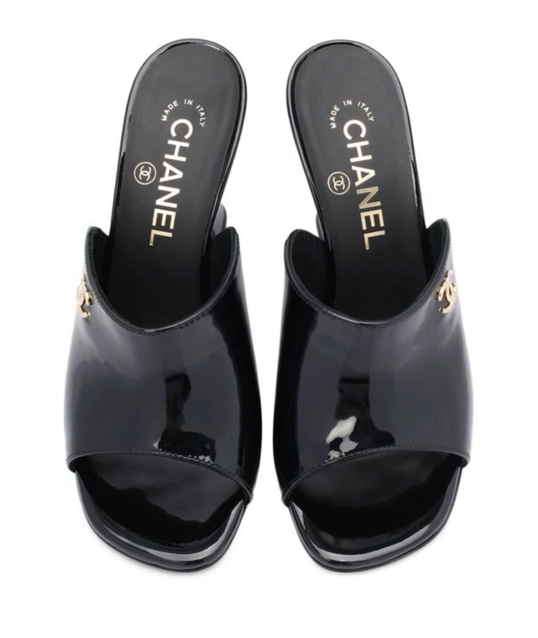CHANEL Черные босоножки из лакированной кожи, фото 2