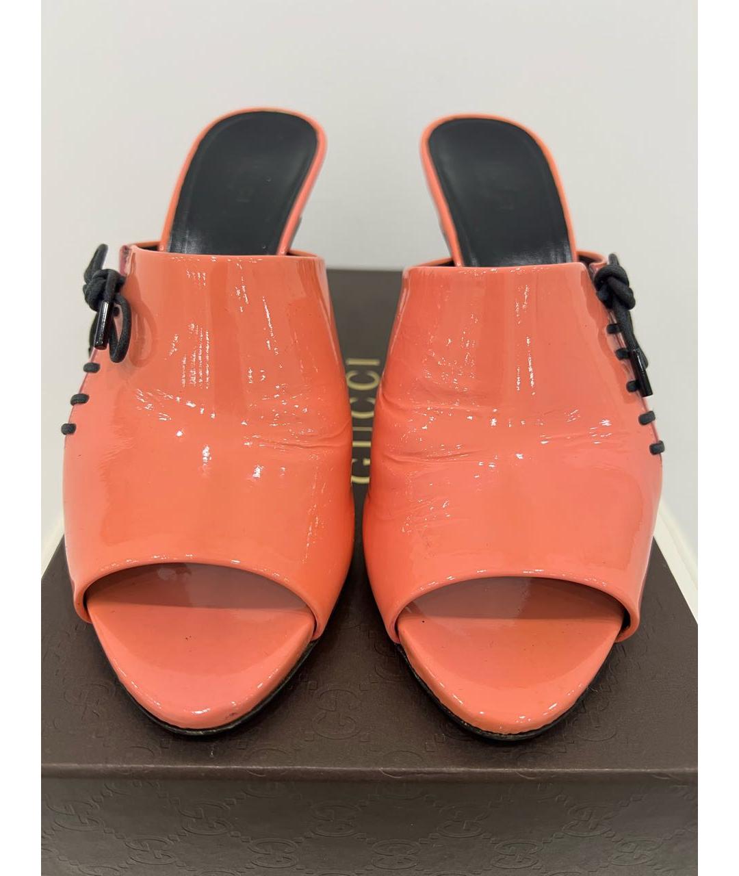 GUCCI Коралловые мюли из лакированной кожи, фото 5