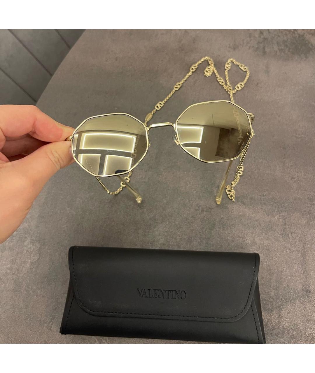 VALENTINO Золотые металлические солнцезащитные очки, фото 3