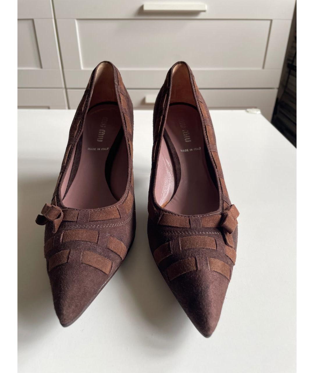 MIU MIU Коричневые замшевые туфли, фото 2