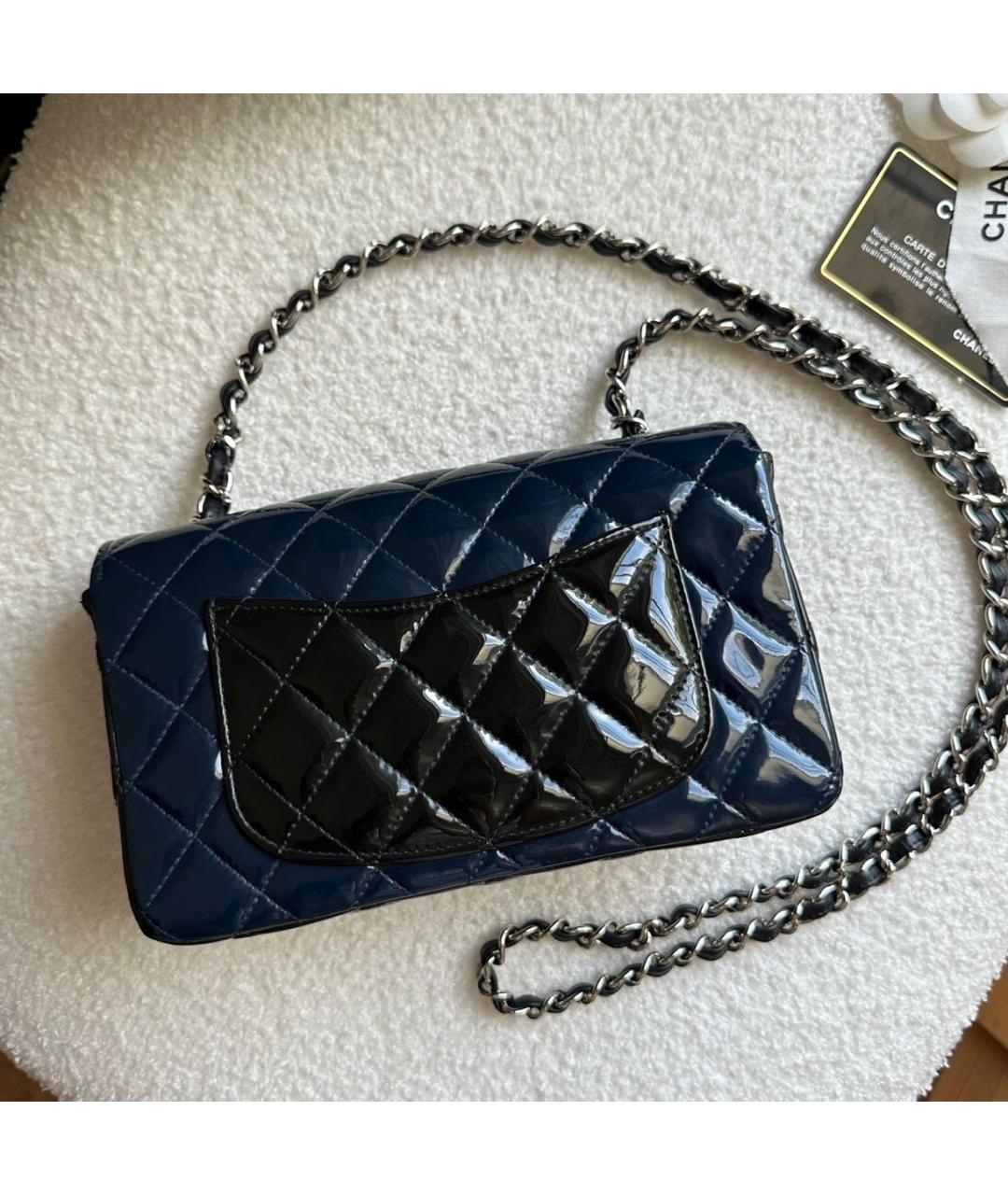 CHANEL Черная сумка через плечо из лакированной кожи, фото 3