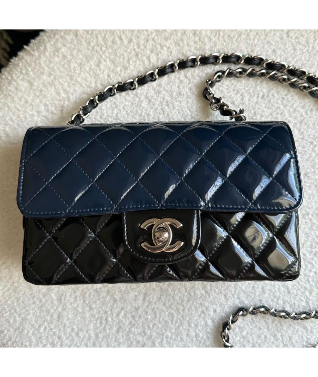 CHANEL Черная сумка через плечо из лакированной кожи, фото 2