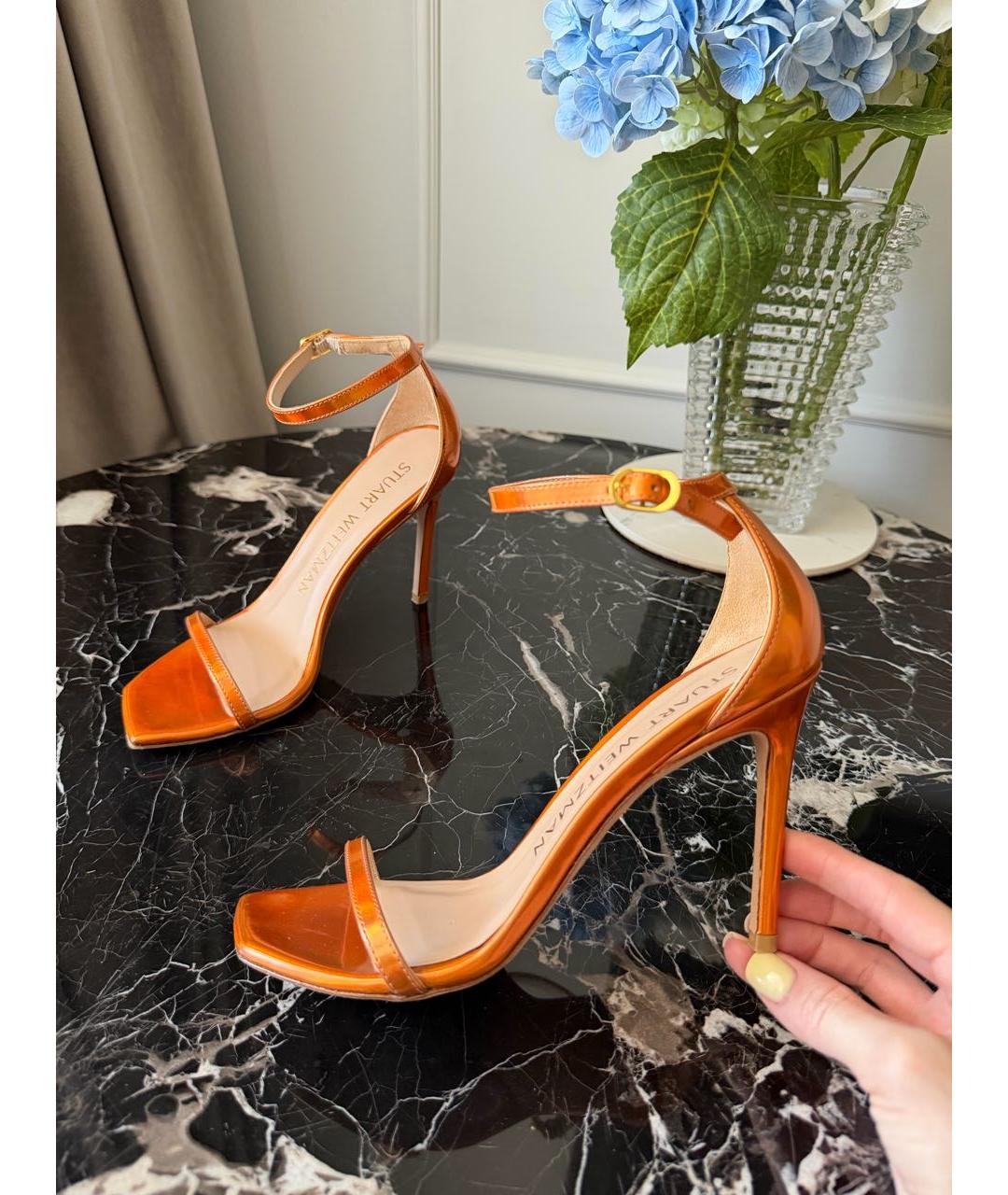 STUART WEITZMAN Оранжевые босоножки из лакированной кожи, фото 8