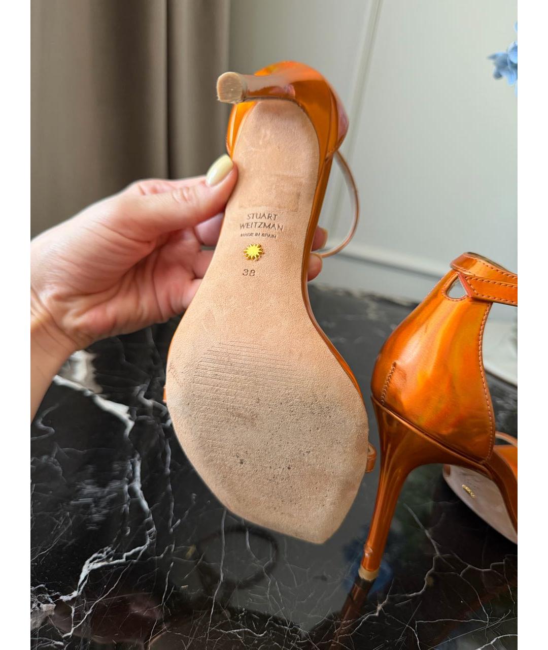 STUART WEITZMAN Оранжевые босоножки из лакированной кожи, фото 2