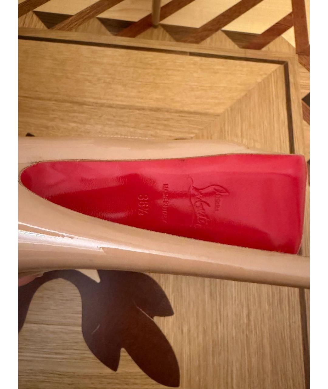 CHRISTIAN LOUBOUTIN Бежевые кожаные туфли, фото 5