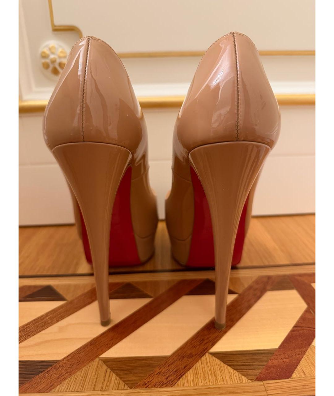 CHRISTIAN LOUBOUTIN Бежевые кожаные туфли, фото 4