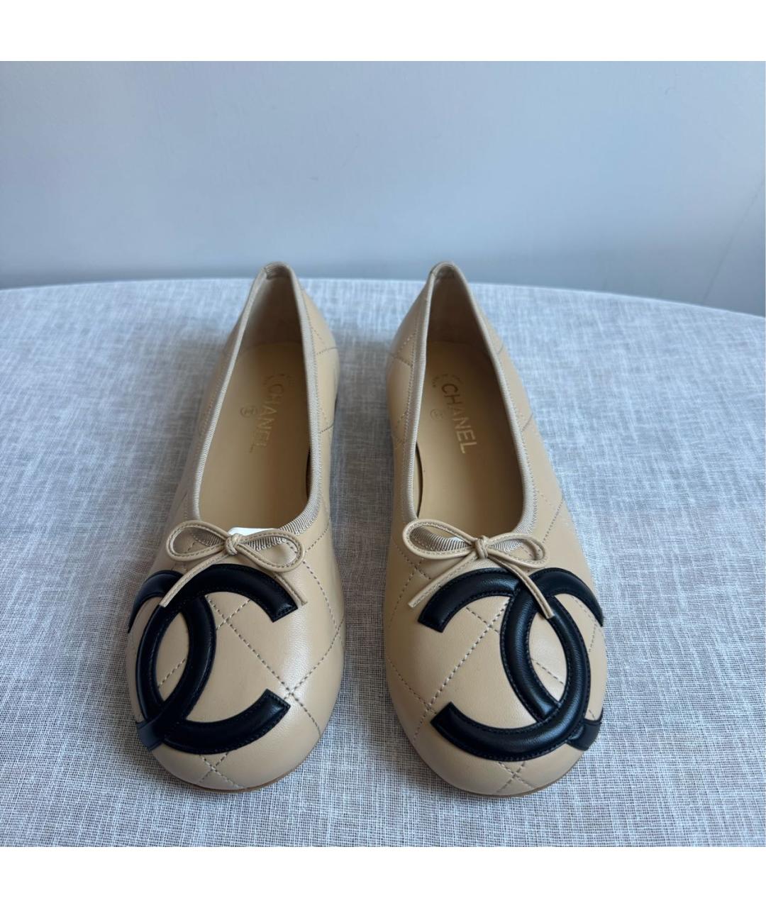 CHANEL Бежевые кожаные балетки, фото 2