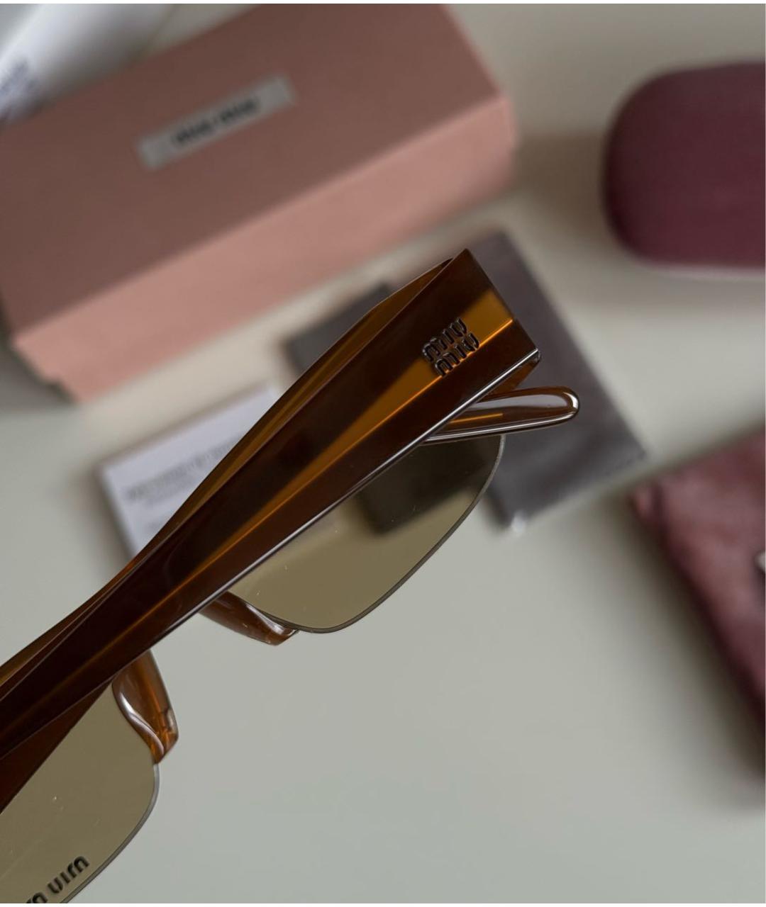 MIU MIU Коричневые пластиковые солнцезащитные очки, фото 3