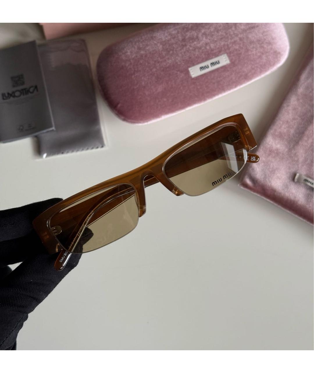 MIU MIU Коричневые пластиковые солнцезащитные очки, фото 4