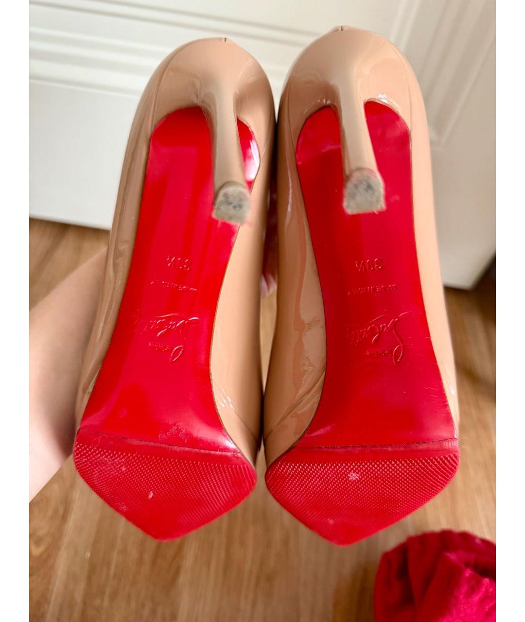CHRISTIAN LOUBOUTIN Бежевые туфли из лакированной кожи, фото 5