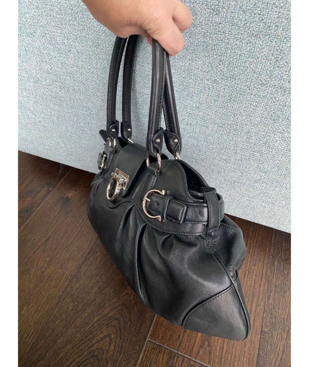 FERRAGAMO Черная кожаная сумка с короткими ручками, фото 2