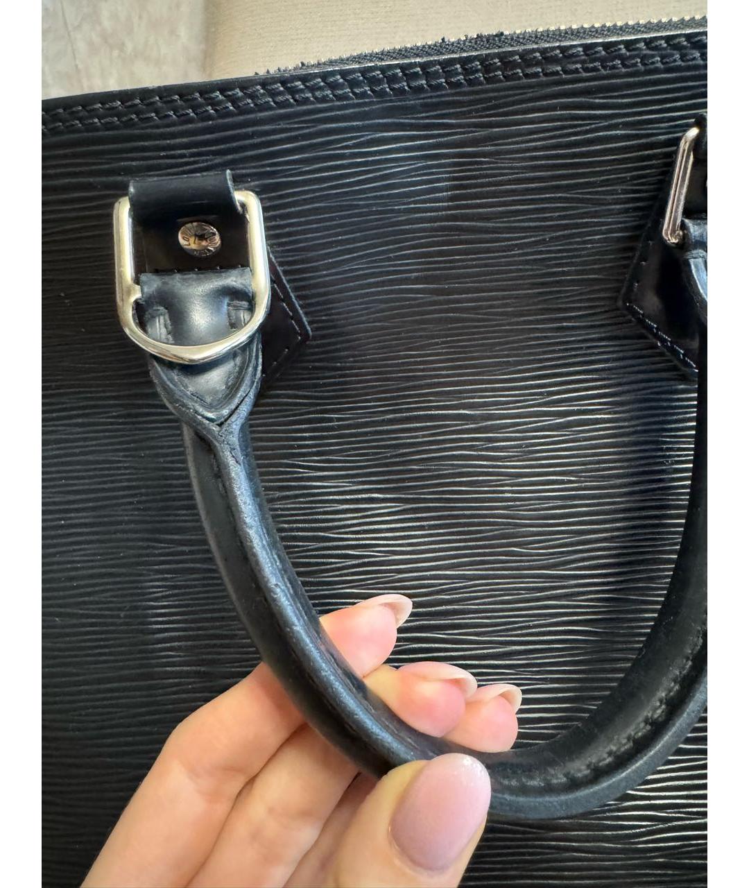 LOUIS VUITTON Черная кожаная сумка с короткими ручками, фото 7