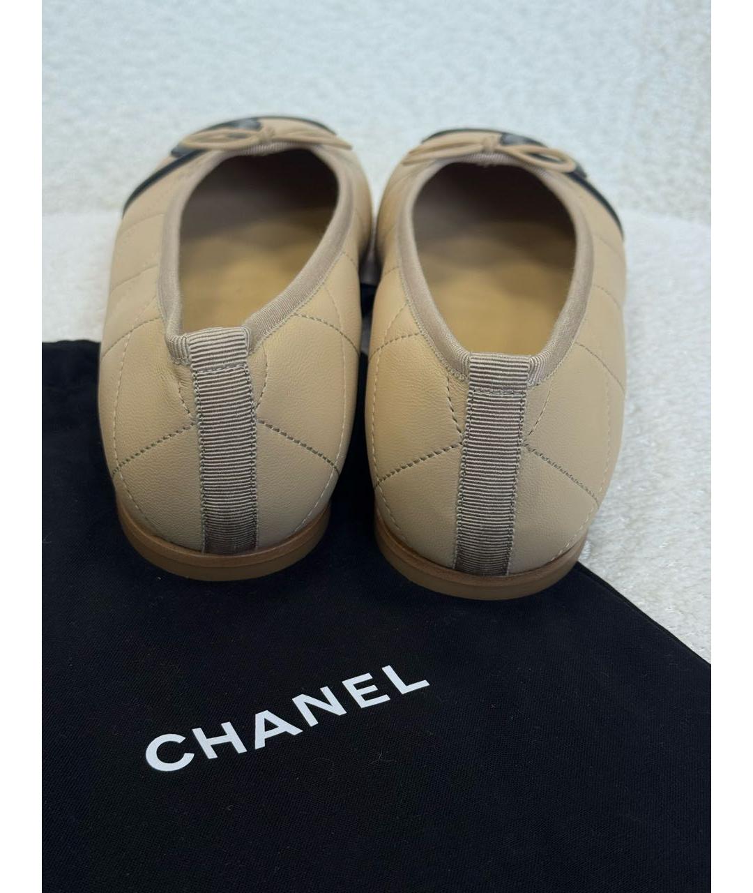 CHANEL Бежевые кожаные балетки, фото 3