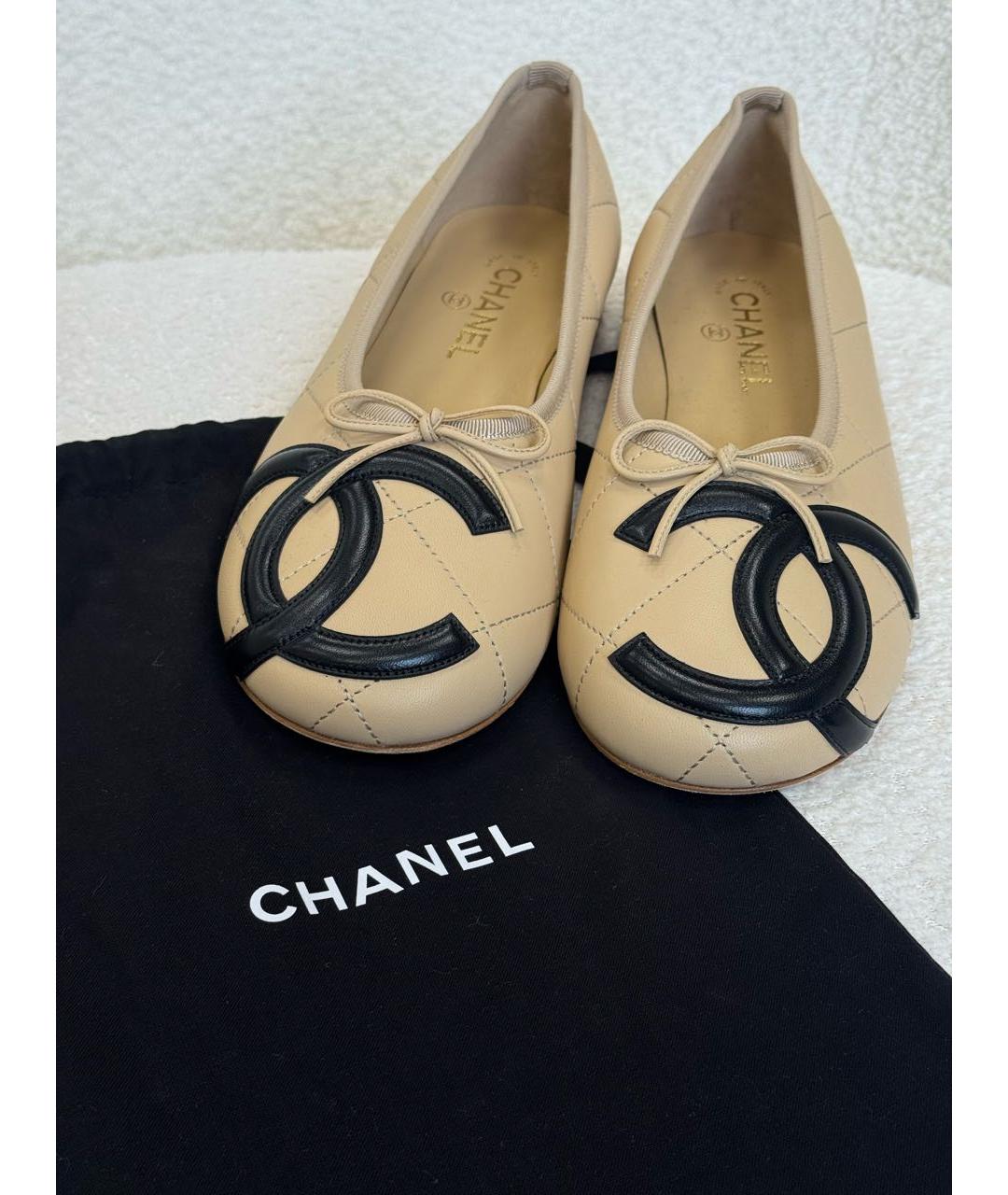 CHANEL Бежевые кожаные балетки, фото 2