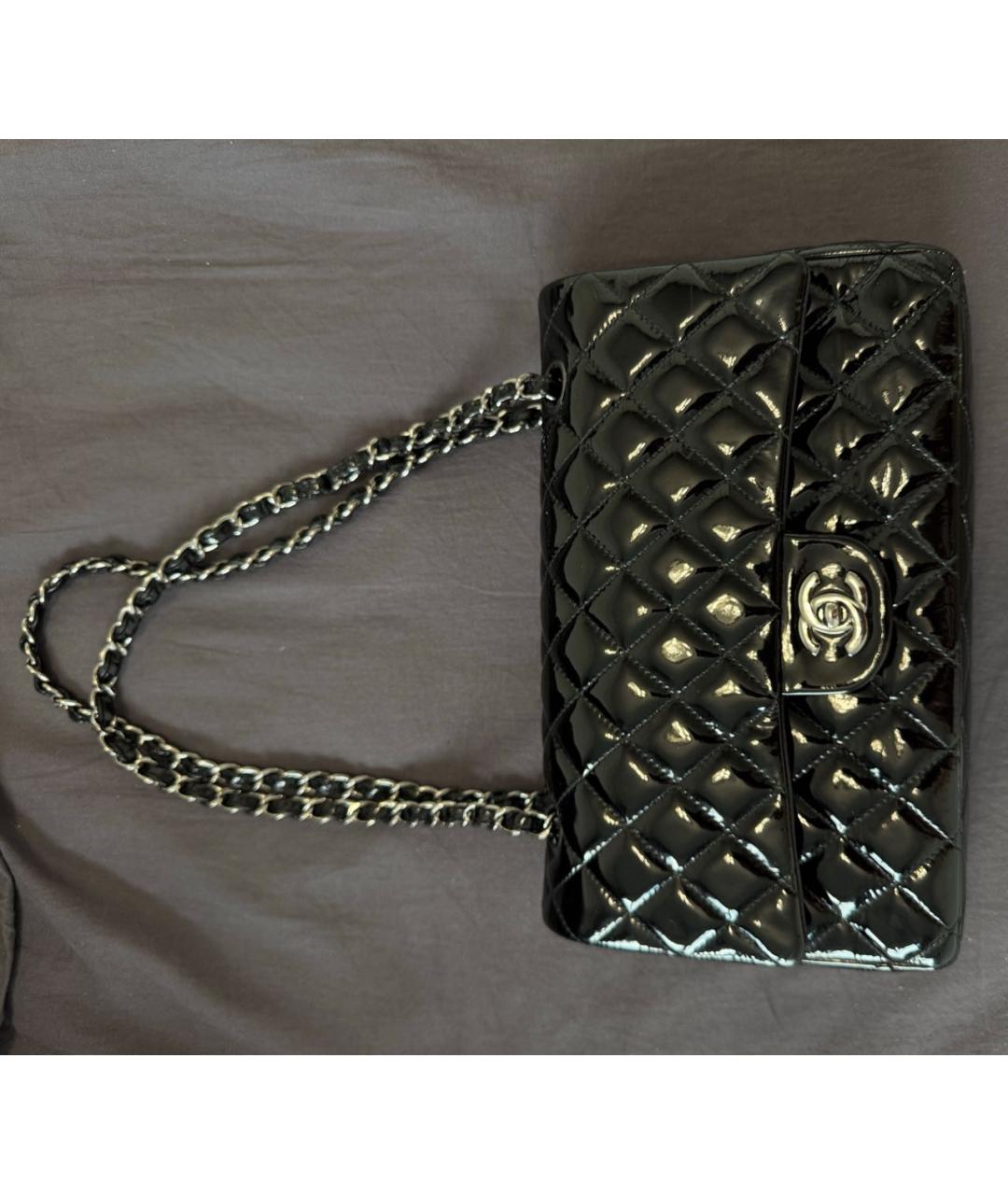 CHANEL Черная сумка через плечо из лакированной кожи, фото 8