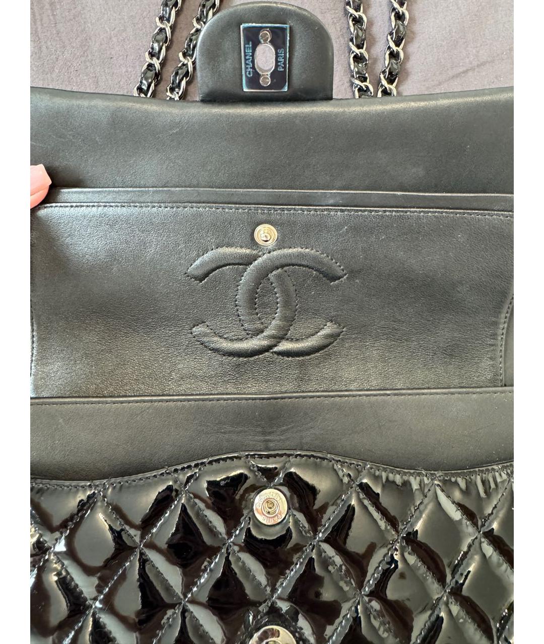 CHANEL Черная сумка через плечо из лакированной кожи, фото 6