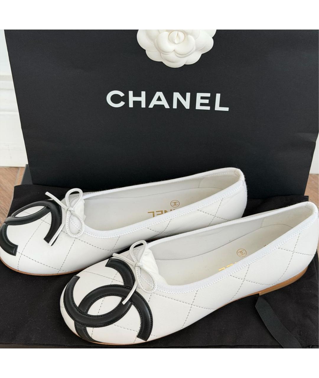 CHANEL Белые кожаные балетки, фото 2