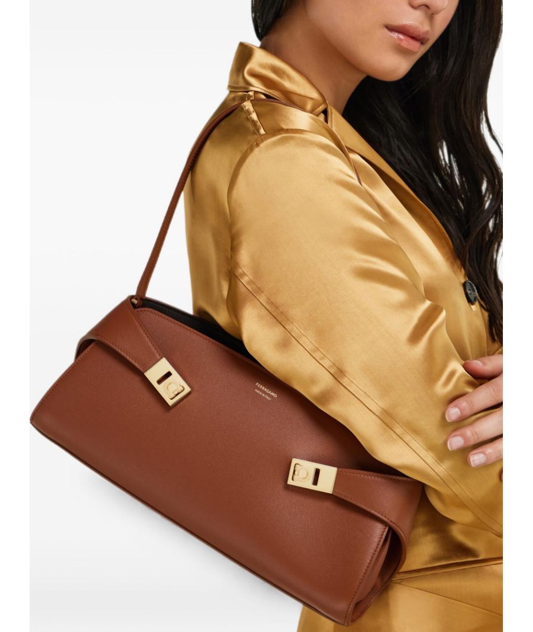 FERRAGAMO Коричневая кожаная сумка через плечо, фото 4
