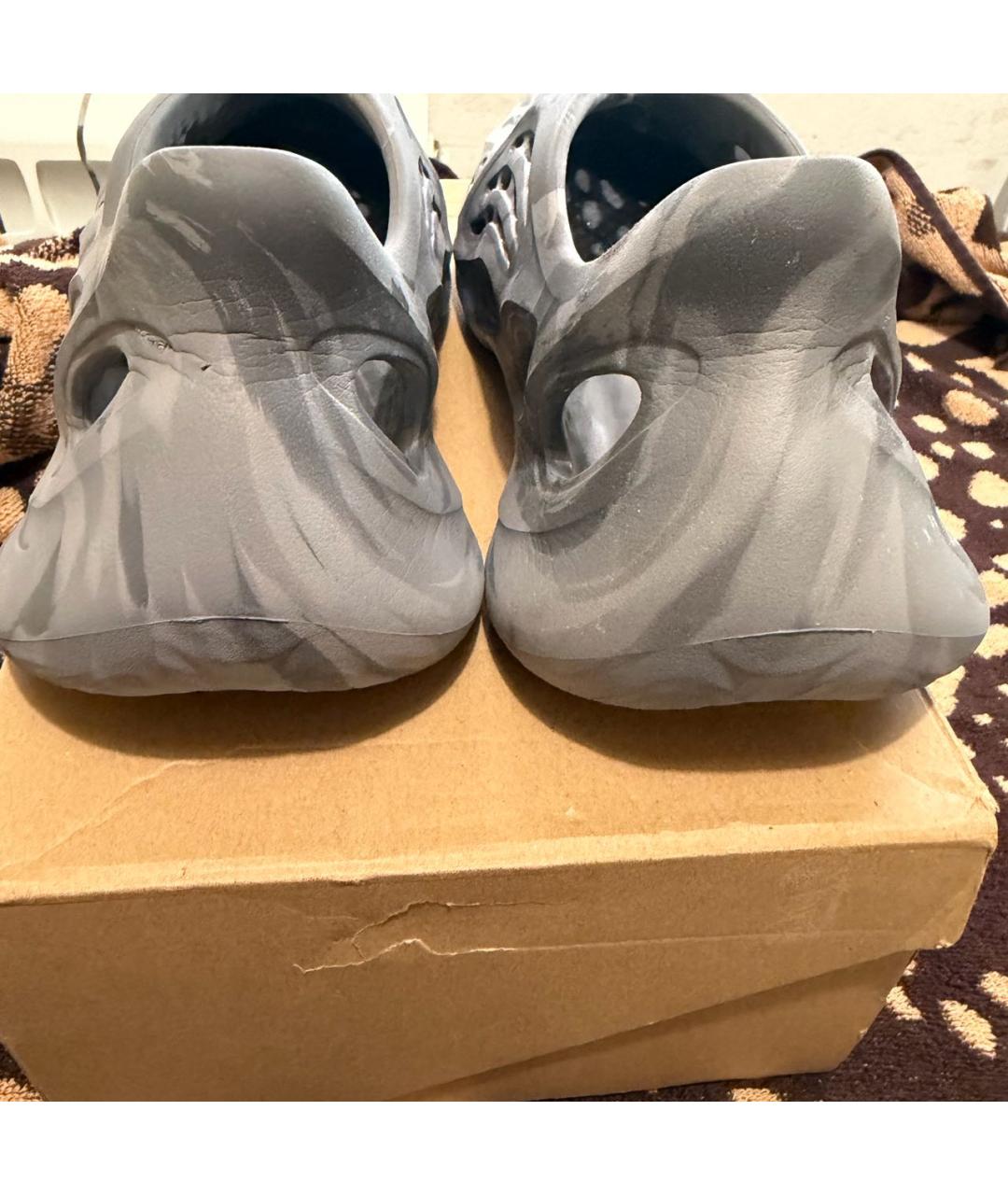 ADIDAS YEEZY Серые резиновые низкие кроссовки / кеды, фото 5