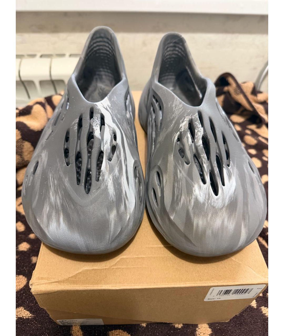 ADIDAS YEEZY Серые резиновые низкие кроссовки / кеды, фото 3