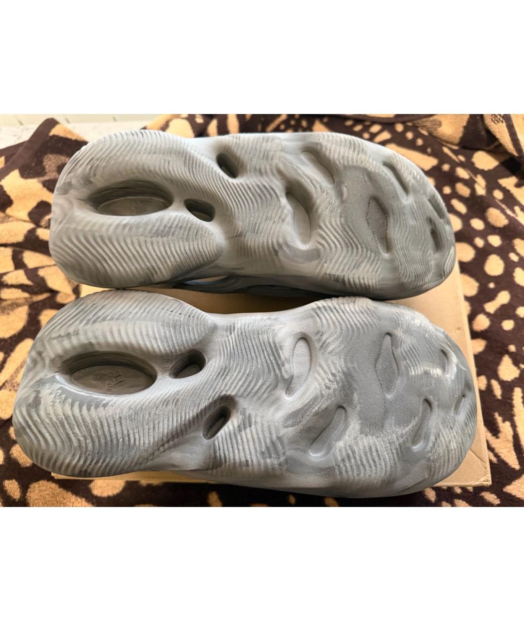 ADIDAS YEEZY Серые резиновые низкие кроссовки / кеды, фото 4