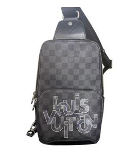 LOUIS VUITTON Сумка на плечо