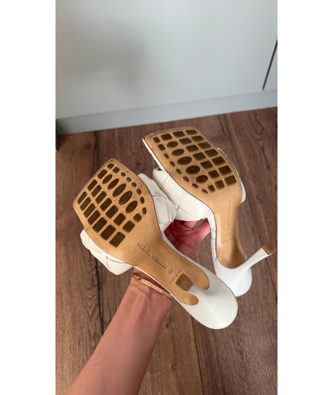 BOTTEGA VENETA Белые кожаные мюли, фото 5