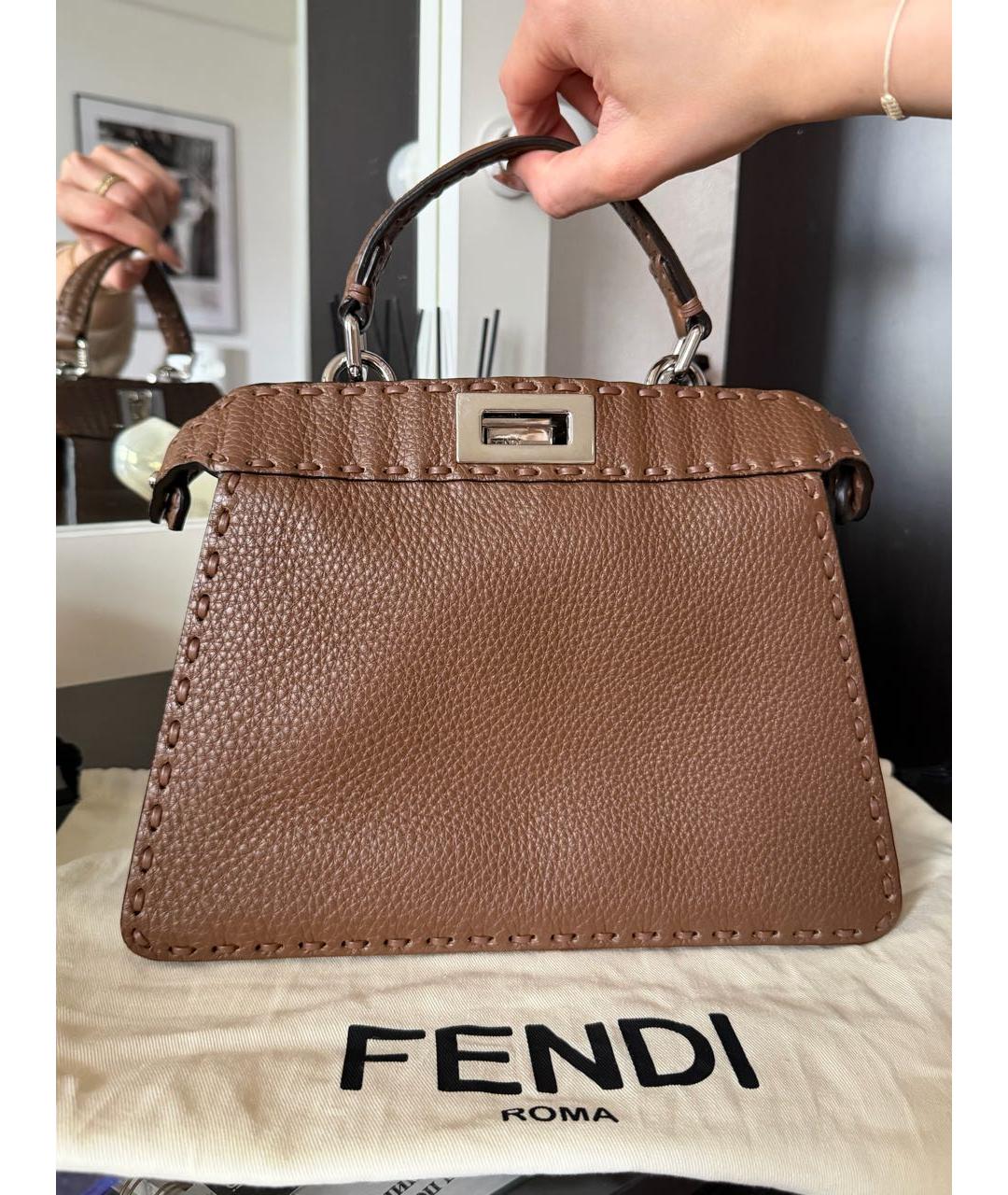 FENDI Коричневая кожаная сумка с короткими ручками, фото 2